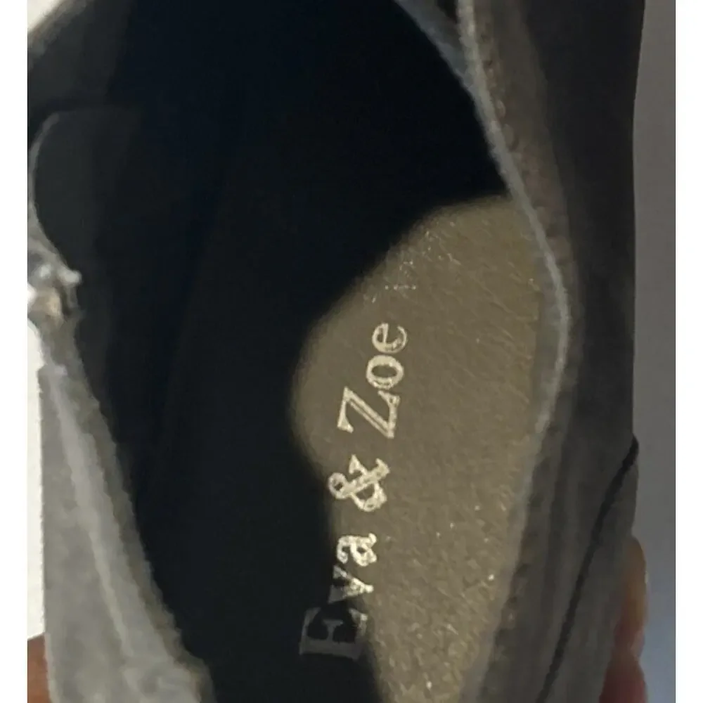 Eva & Zoe Women’s Gray Faux Suede Chelsea Ankle Boots Side Zip Size 10